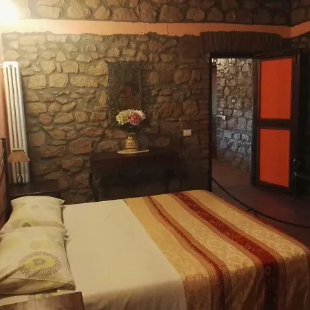 Le Grotte Nemi